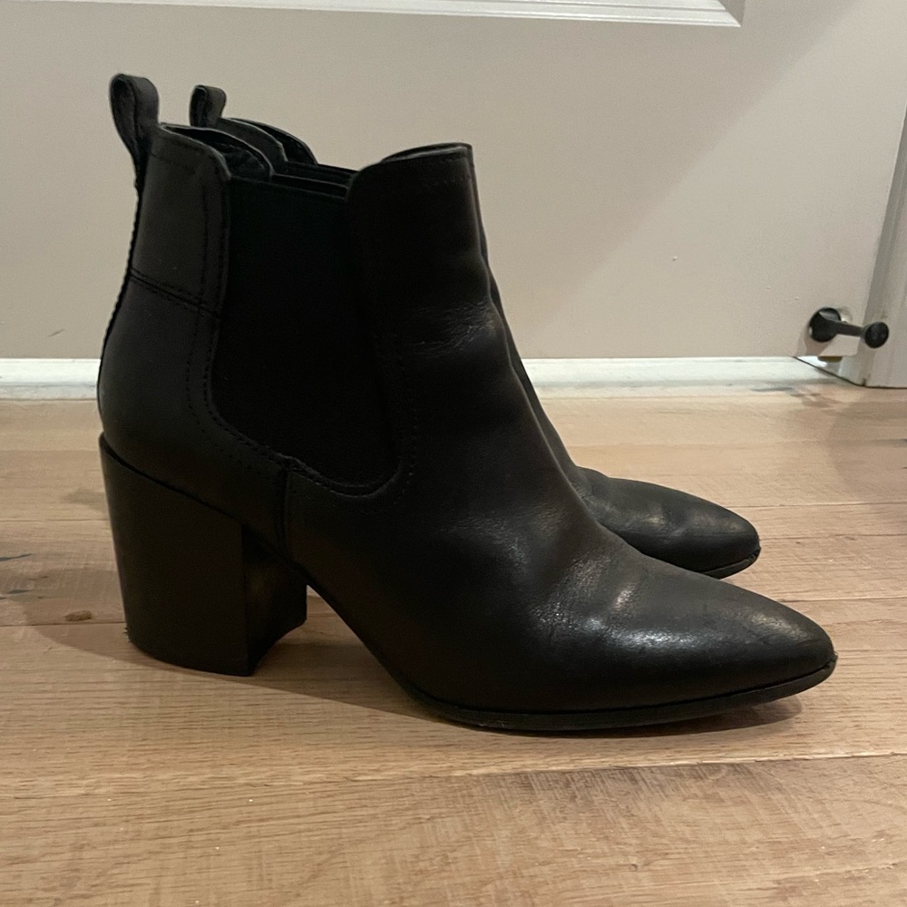Steve Madden Chelsea Boots, 7.5M